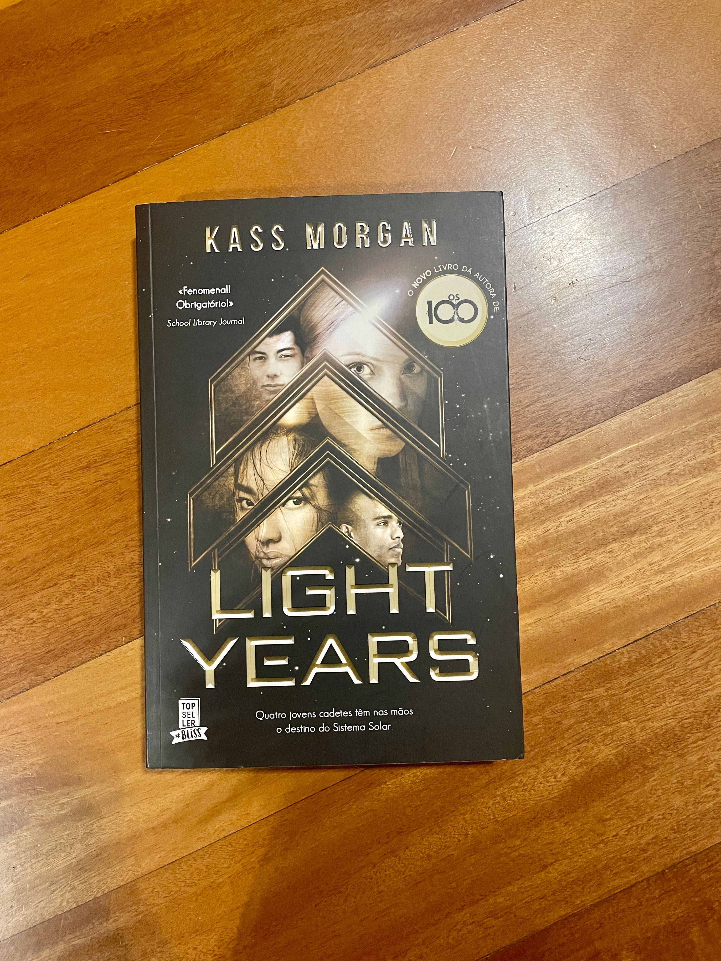 Light Years de Kass Morgan