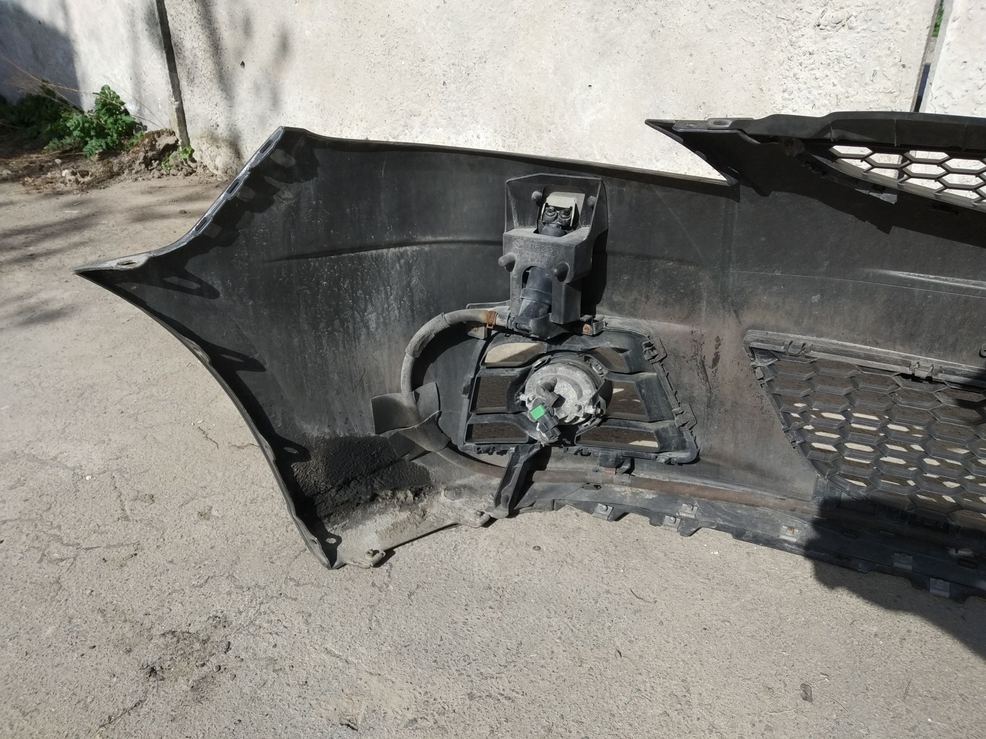 Бампер передній Mazda 5 2005-2009