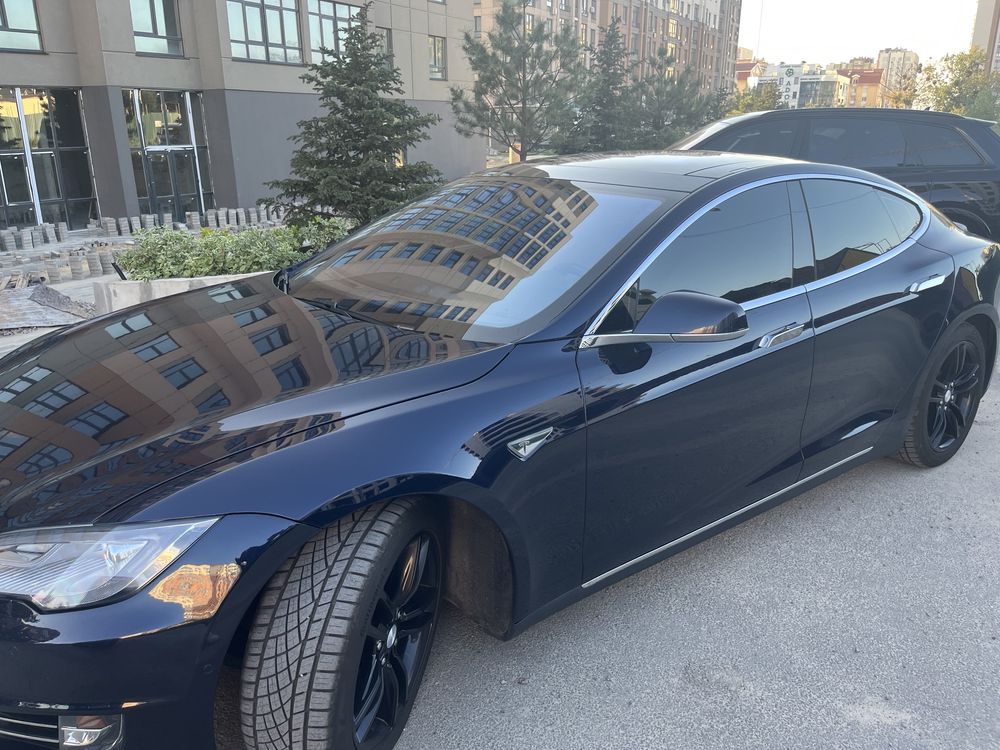 Tesla model s/85D