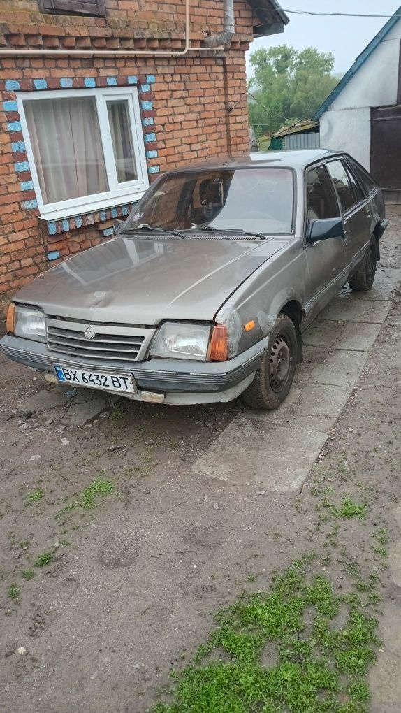 Опель аскона 87рік