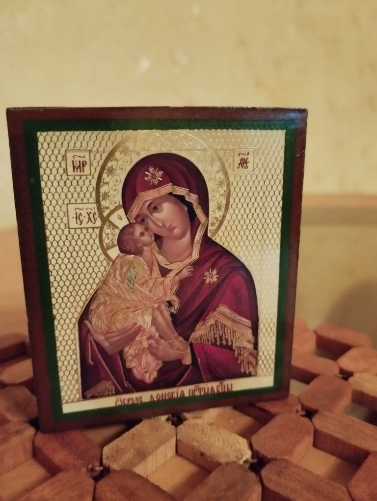 Иконы православные в комплекте.