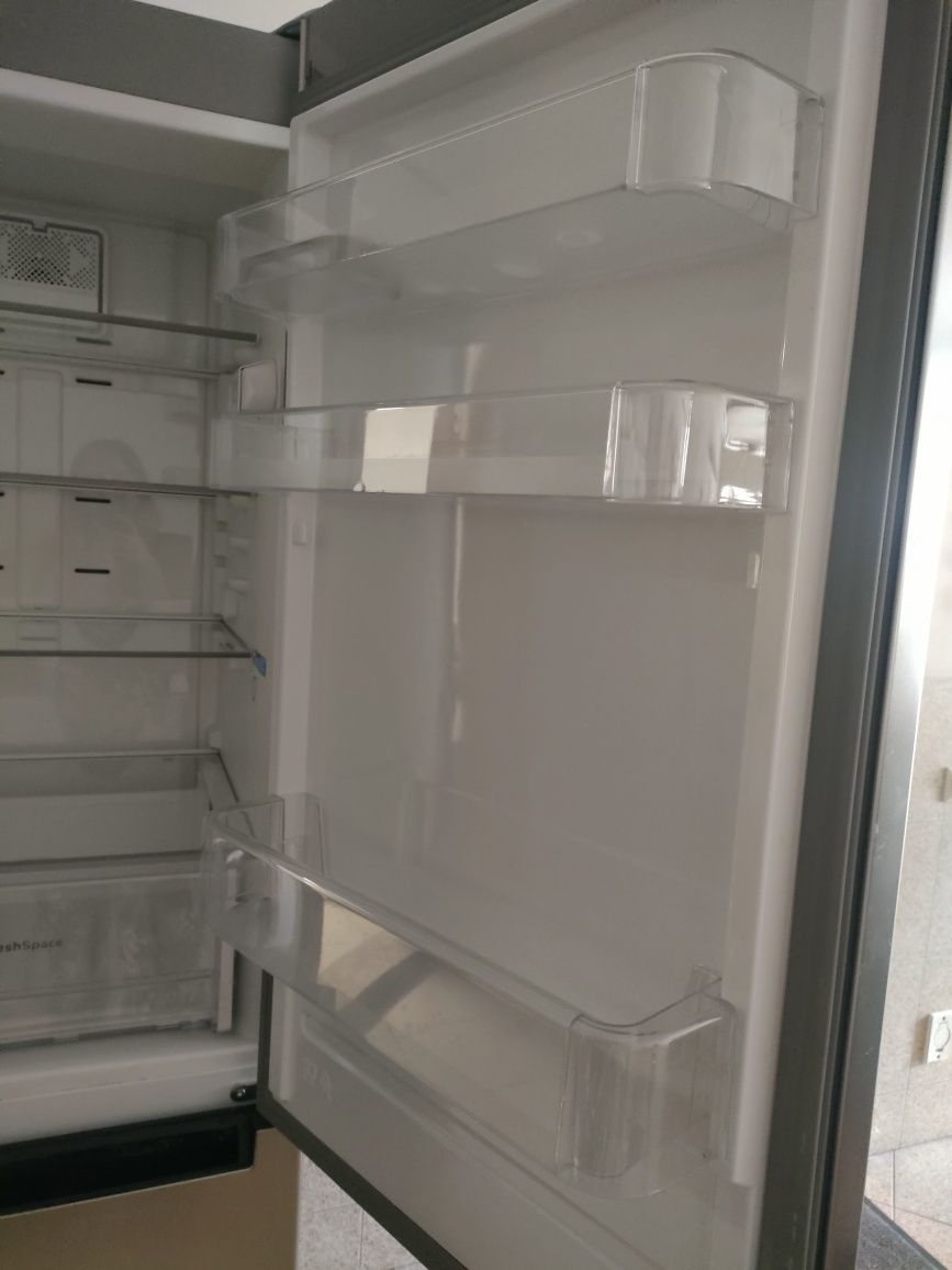 Frigorífico Combinado Total No Frost Indesit