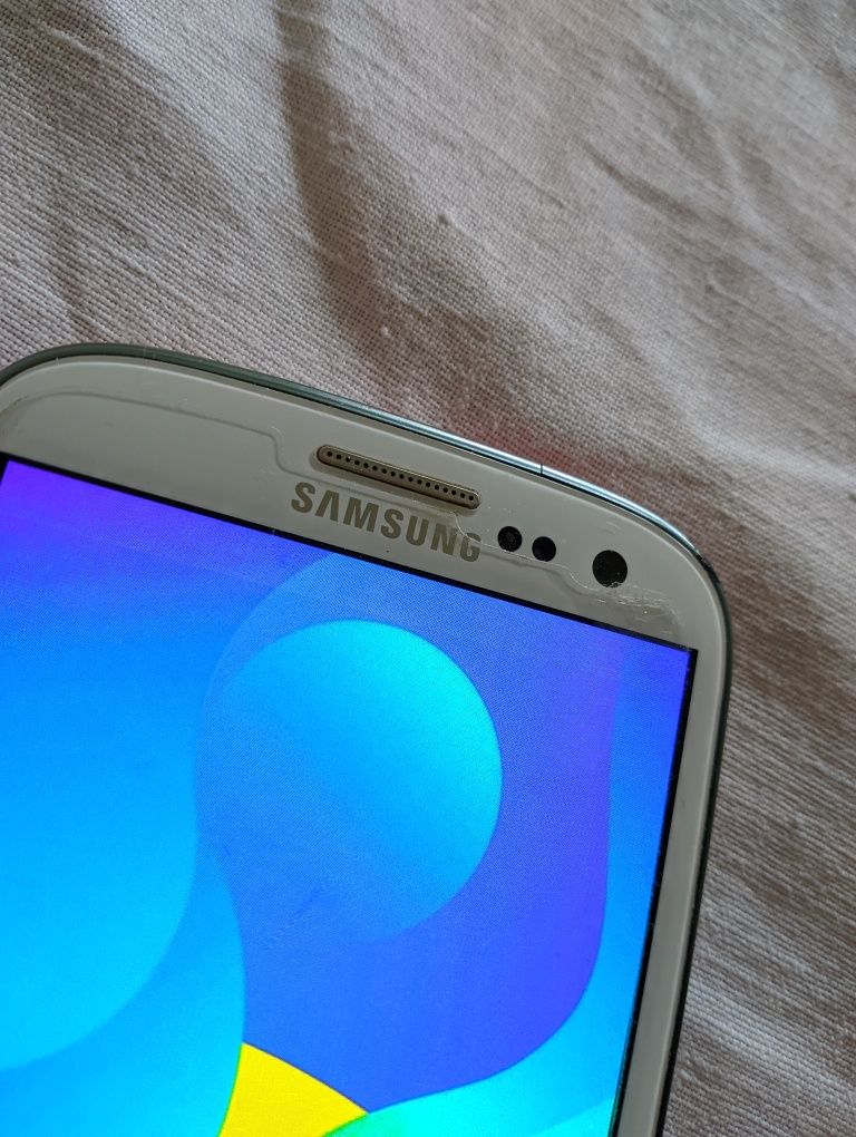 Смартфон Samsung Galaxy S3 i9300
