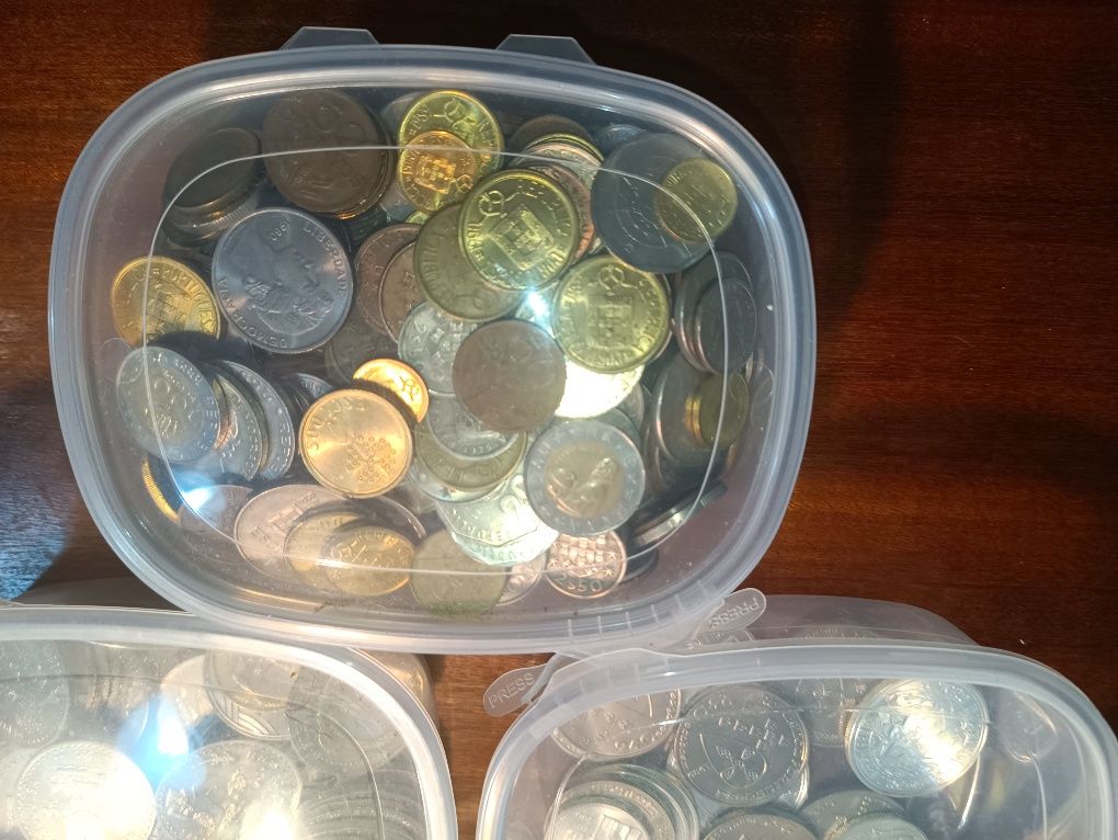 12,5kg de moedas (cerca de 1700 moedas antigas)