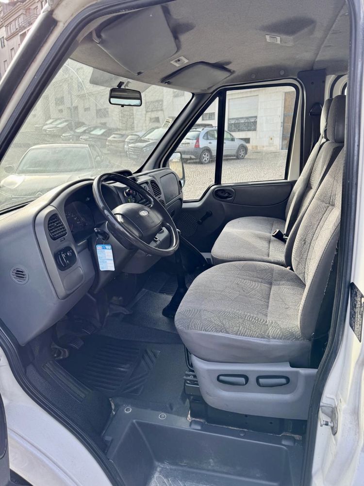 Ford Transit 115 T350 05 – Fiável e pronta a trabalhar