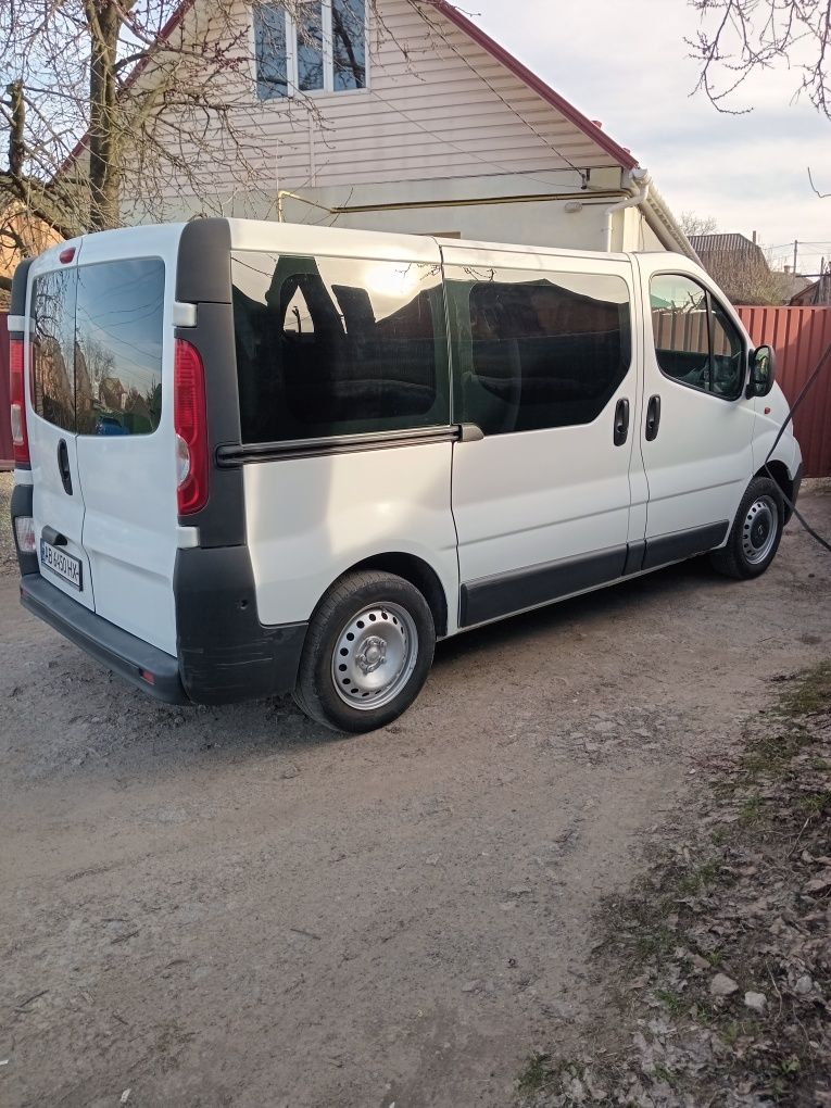 Продам машину Opel Vivaro 2010