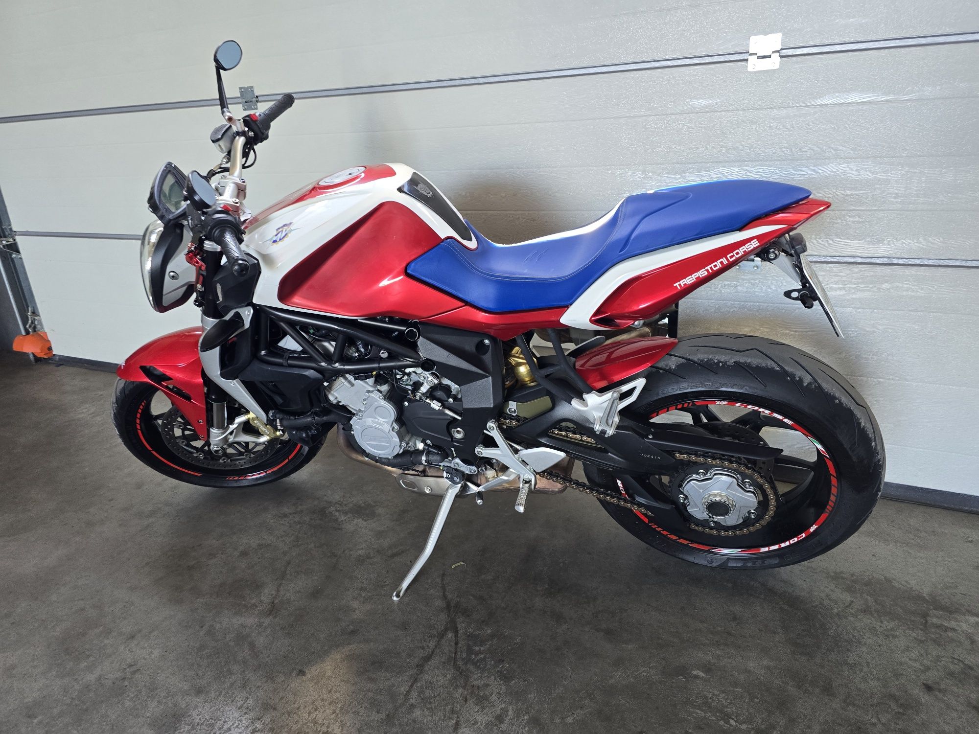 MV Agusta Brutale 800 quickshifter kontrola trakcji 20k przebiegu 13r