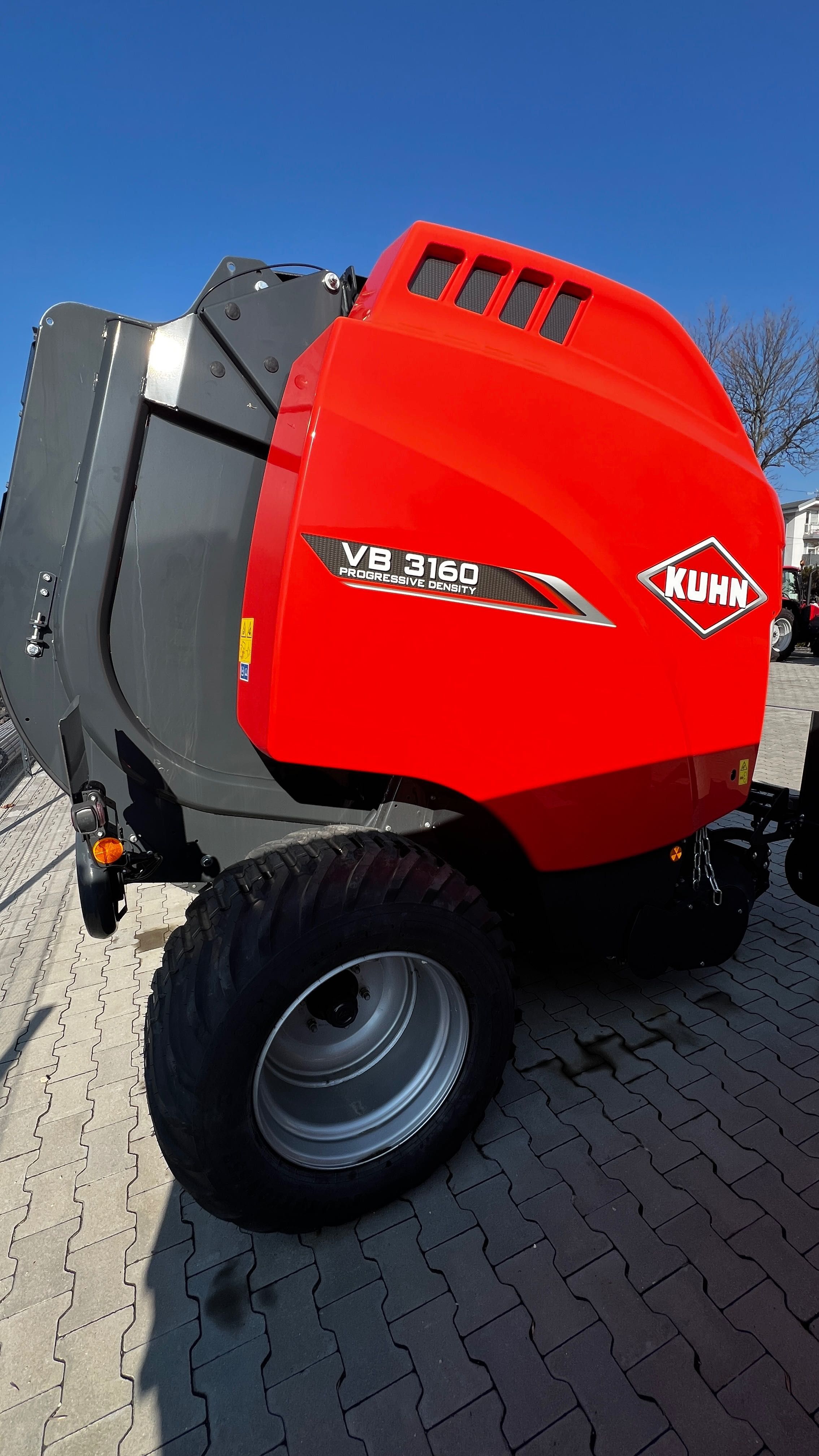 Prasa zwijająca zmiennokomorowa KUHN VB 3160
