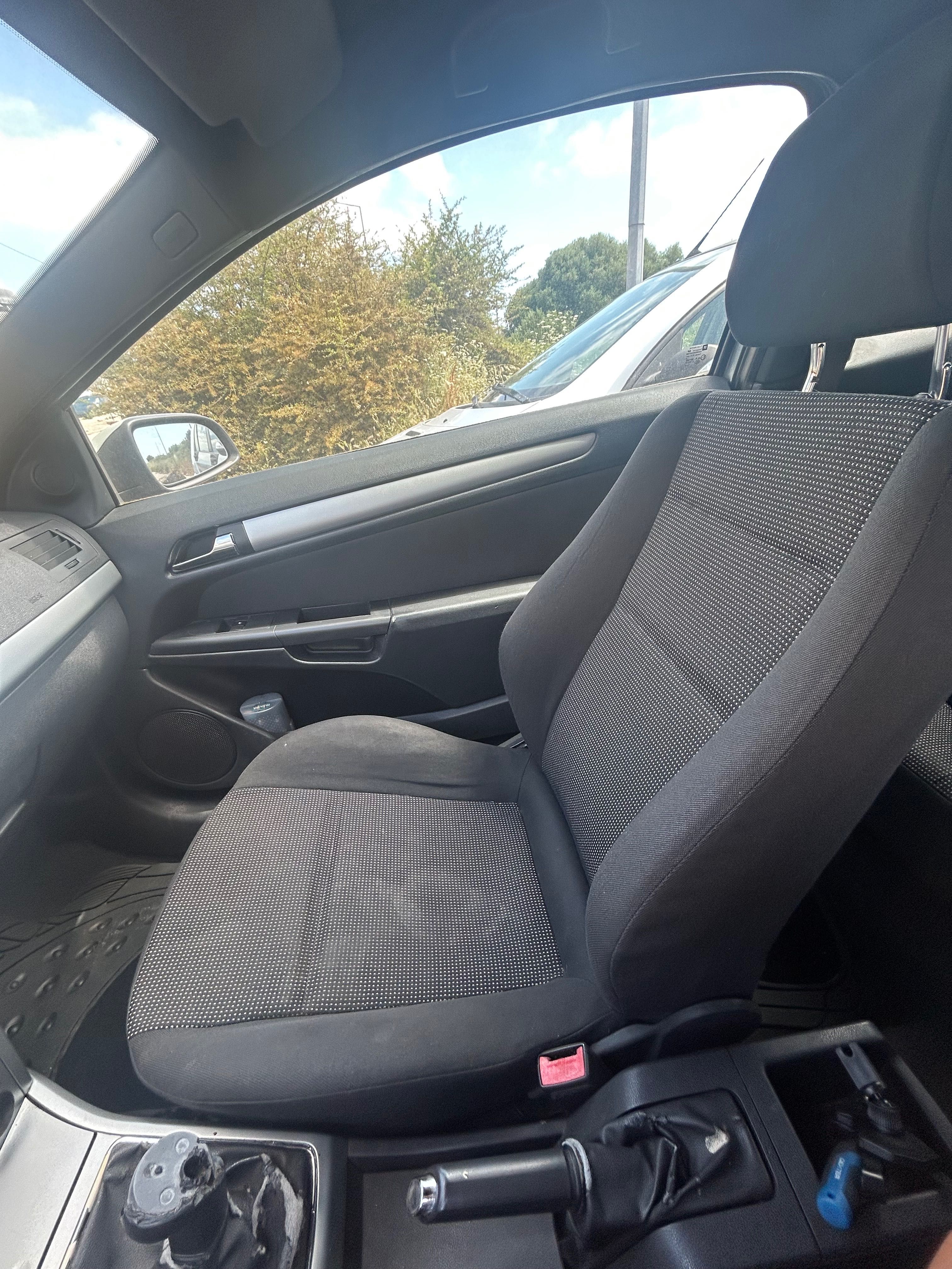 Opel Astra GTC 1.3 Motor avariado (para peças ou recuperação)