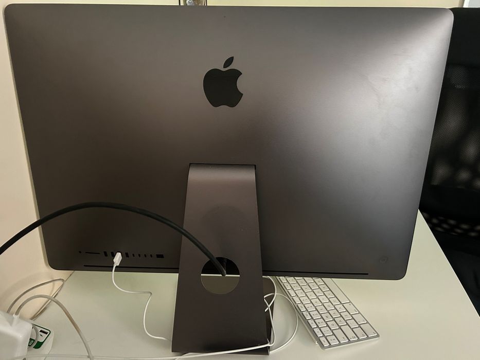 Apple iMac PRO 27" Retina 5K | Xeon | 32GB RAM | Vega 56 8GB | 1TB SSD