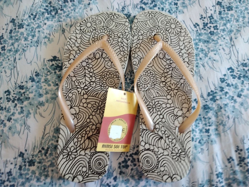 Chinelos novos, tamanho 35/36, marca Ainsi Soi Toi