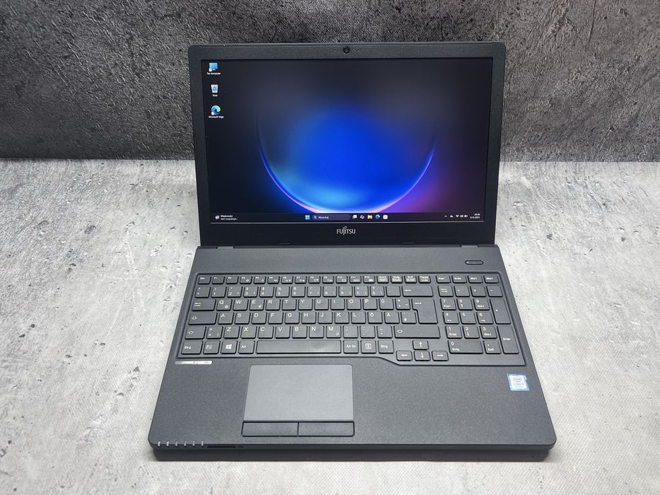 Fujitsu / i5 8250u 3.4GHz / 8 GB DDR4 / 256 SSD / 15.6 FHD / W11 Pro