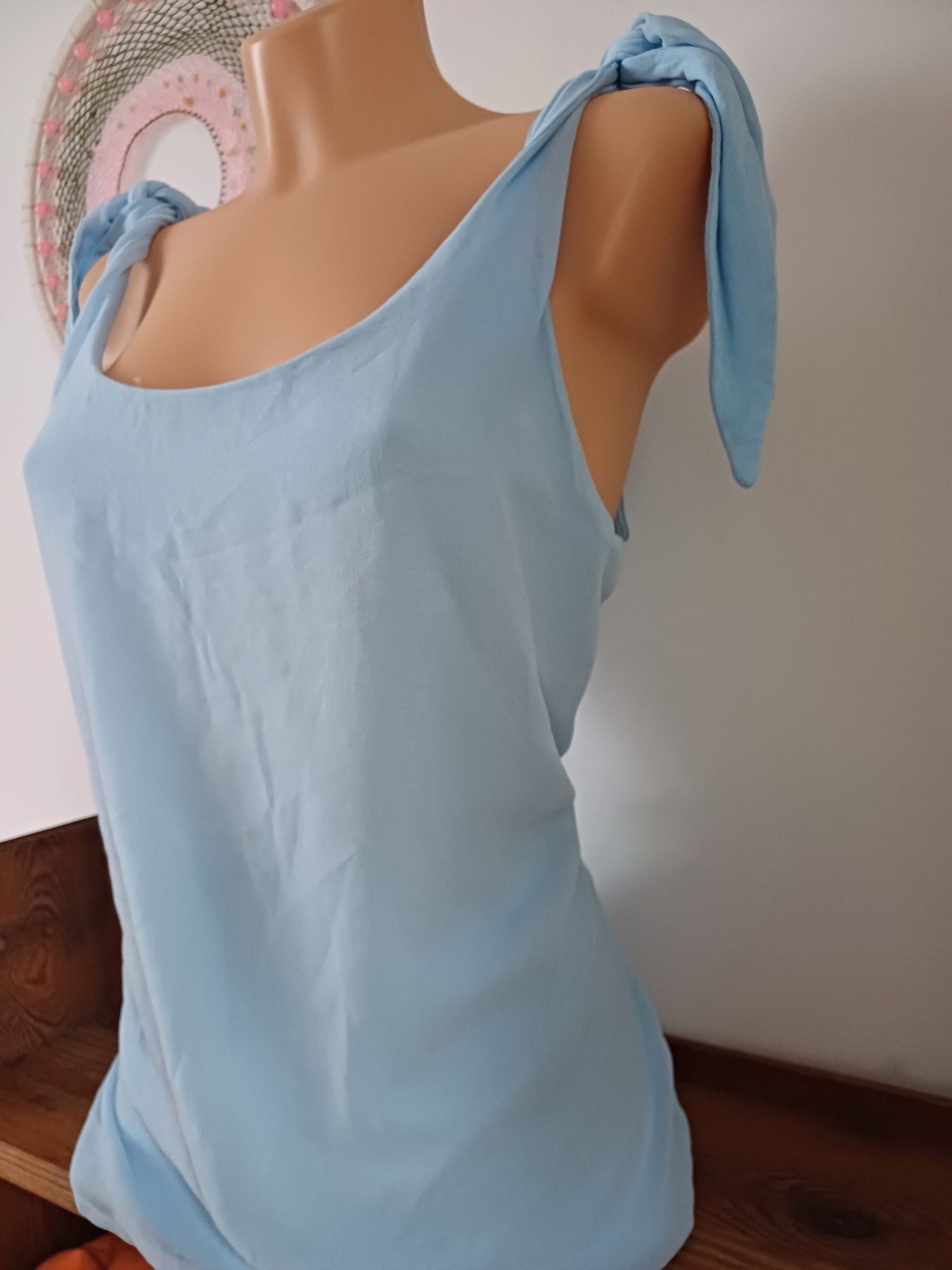 Top koszulka niebieska Camaieu niebieski na ramiączkach gole plecy