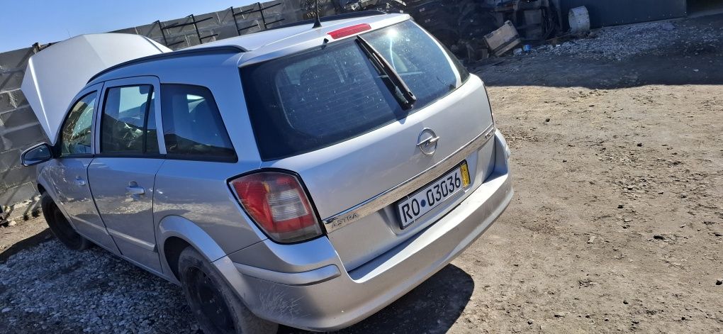 Задні стоп бампер кришка багажника opel astra h