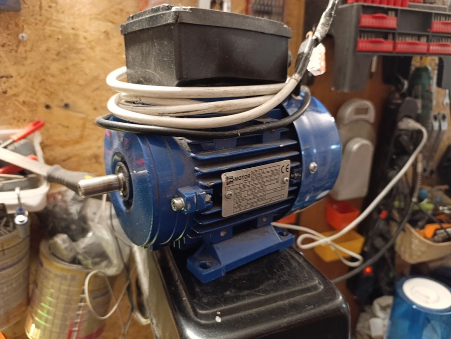 Silnik jednofazowy 250 W (0,25 kW), 230 v, 1310 rpm, wał 13 mm