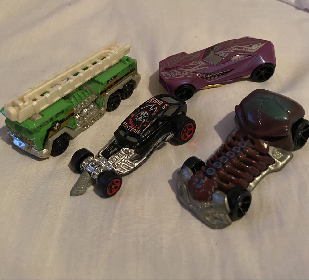 Lote 13 hotwheels