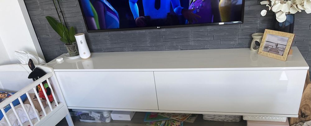 Szafka pod TV biała lakierowana