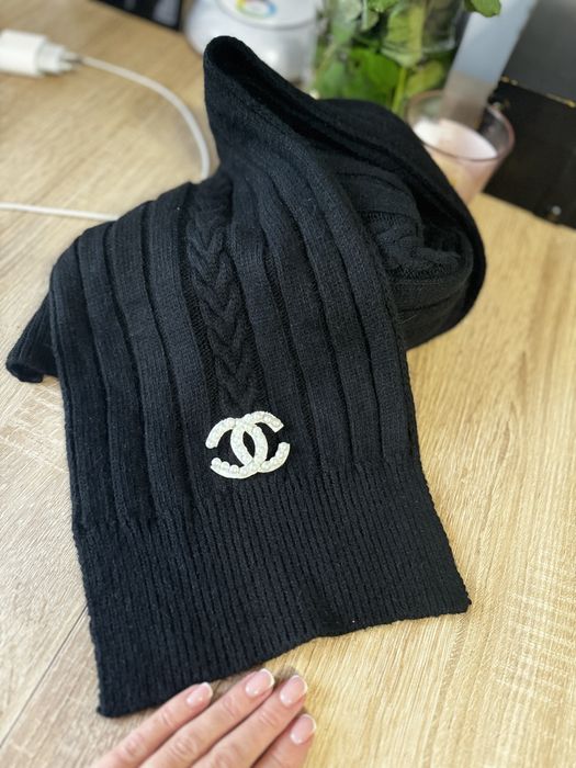 ciepły szalik marki Chanel