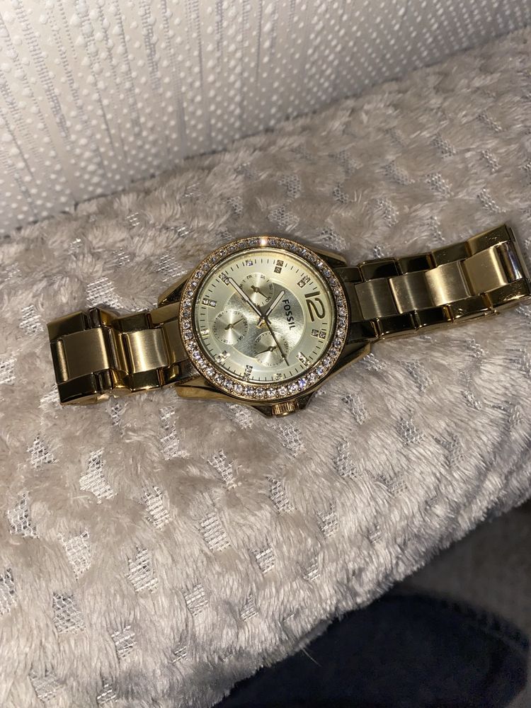 Часы Fossil женские