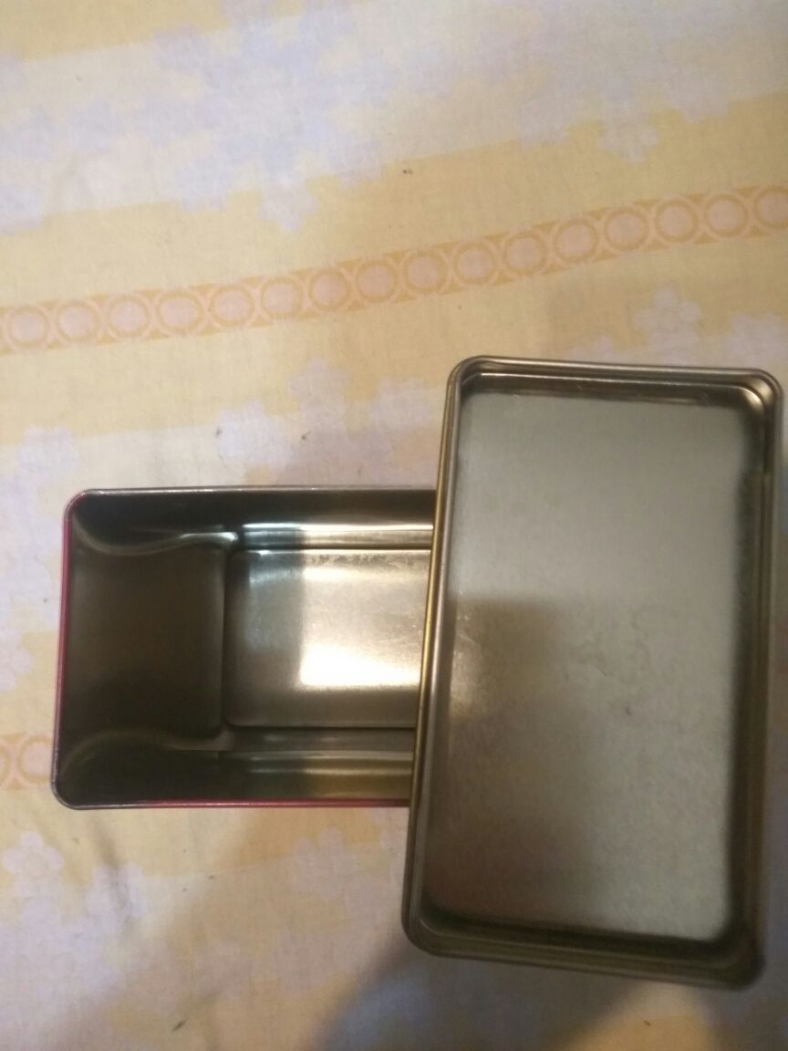 Продам коробки разные.