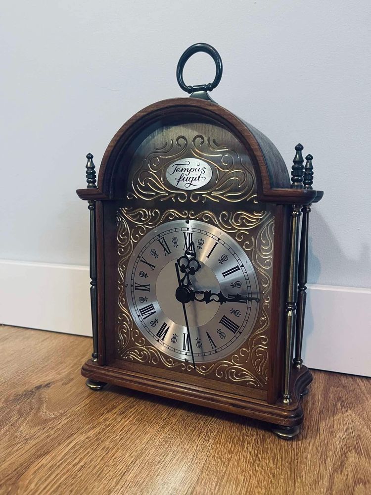 Tempus fugit zegar kominkowy drewniany złoty
