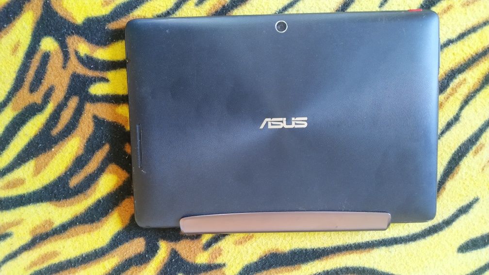 Продам планшет Asus з док станцією Pad TF201