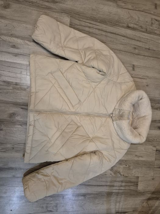 Тепла куртка на осінь / зиму