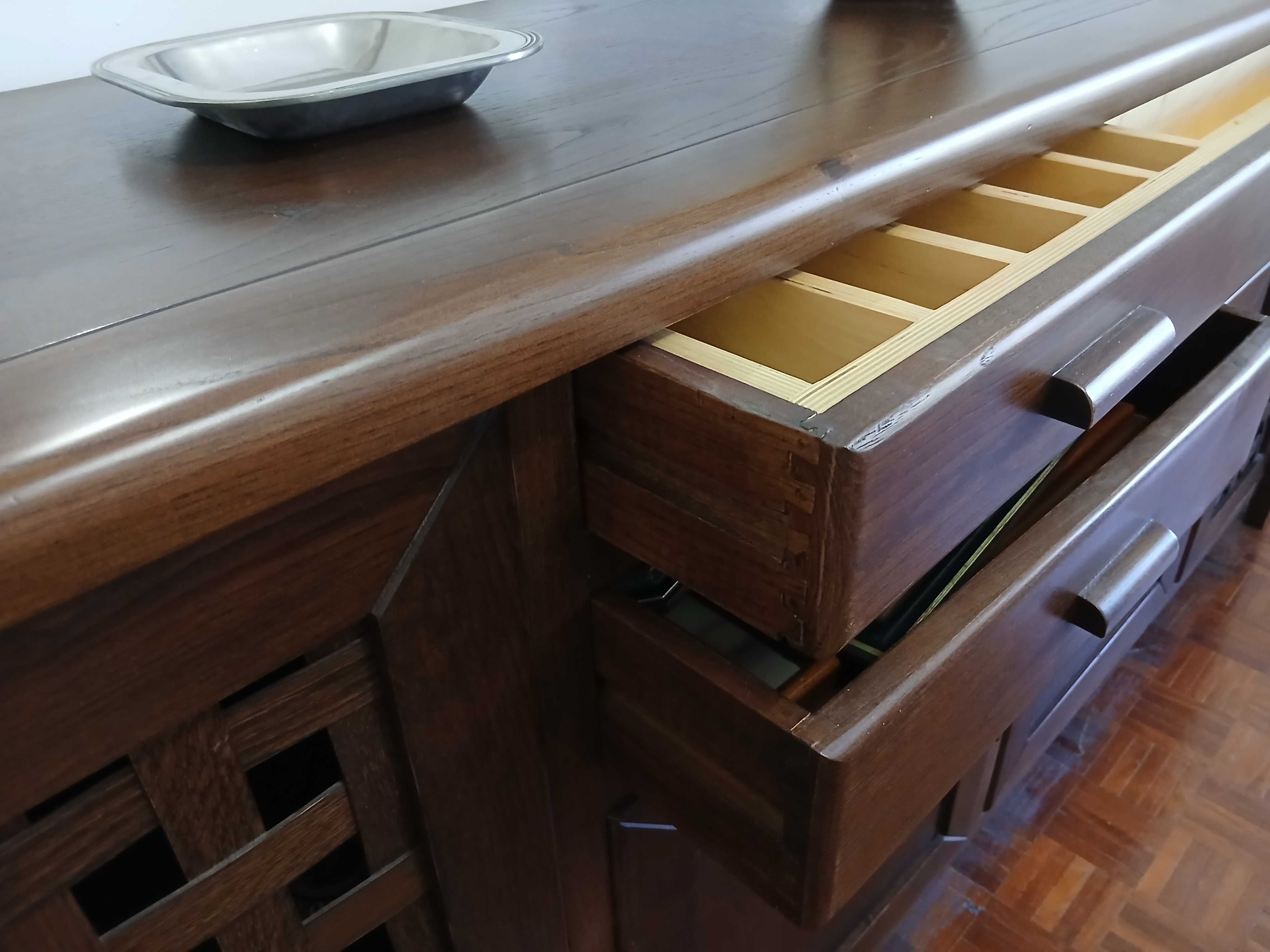 conjunto de mesa e aparador de sala