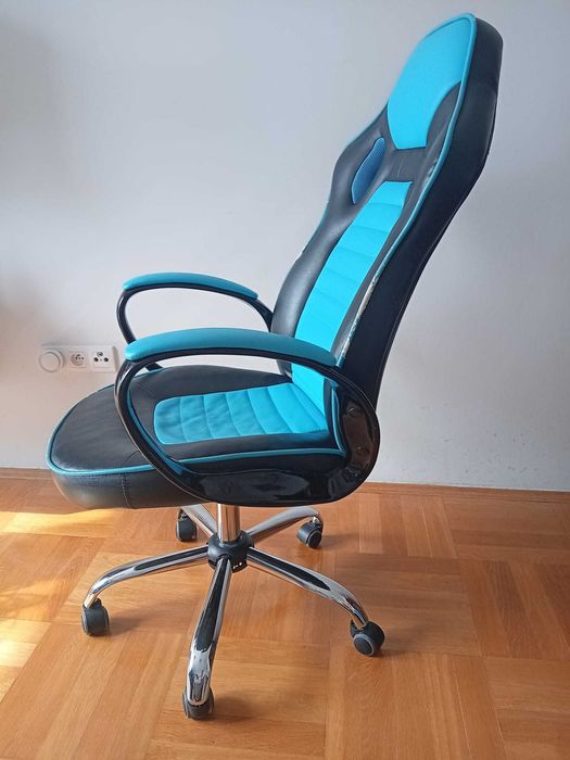 Sprzedam dwa krzesła do biurka, młodzieżowe, 45 zł każde