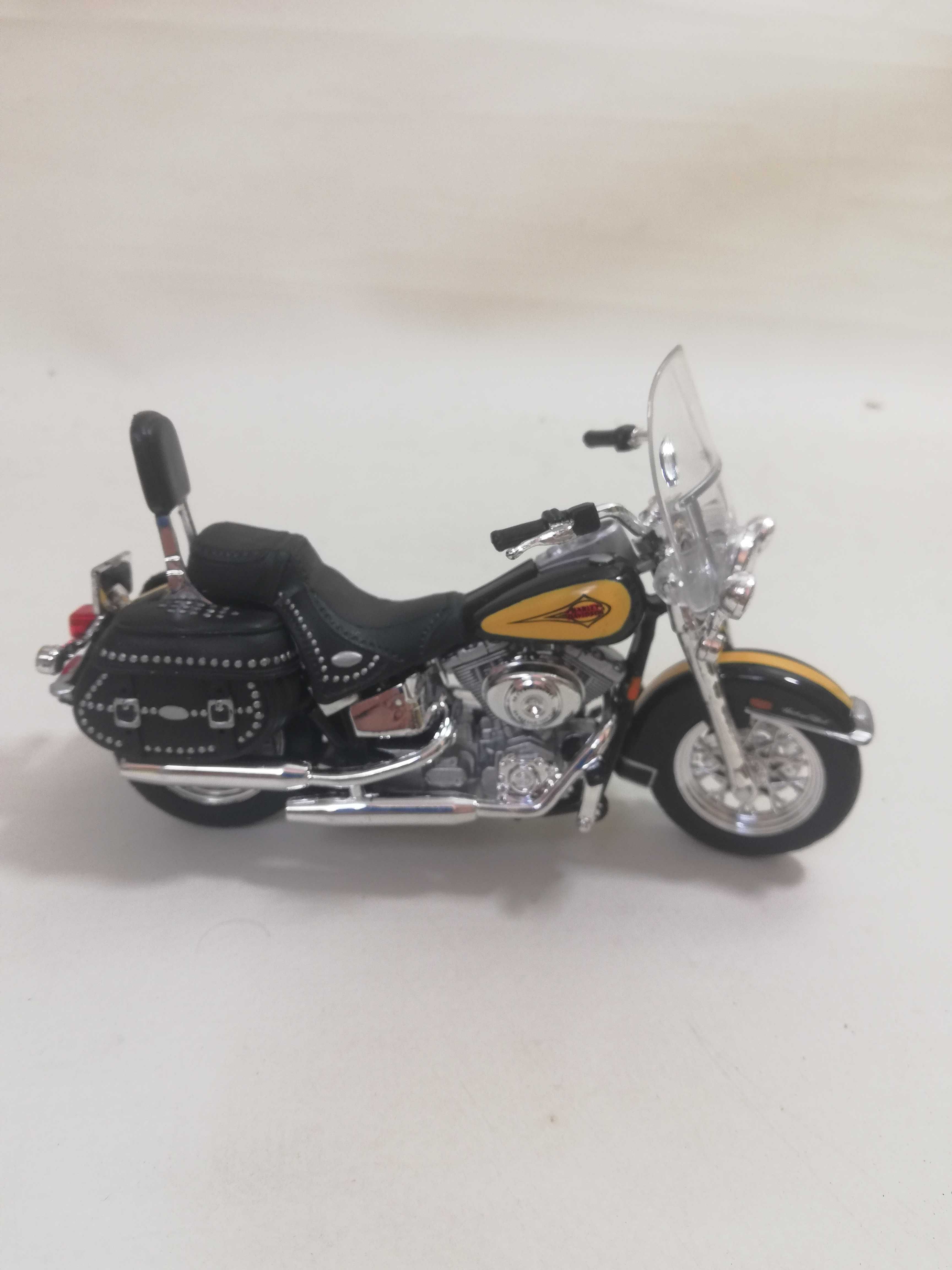 Maisto Harley Davidson 2000 FLSTC