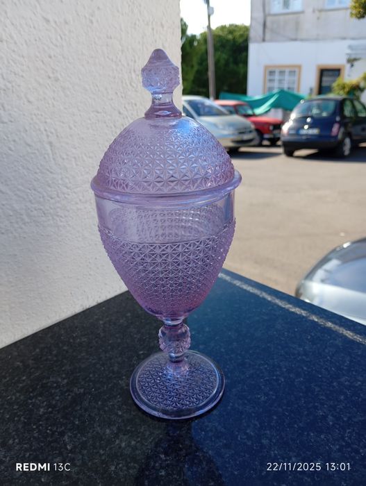 Bomboneira ou biscoiteira vidro lilás
