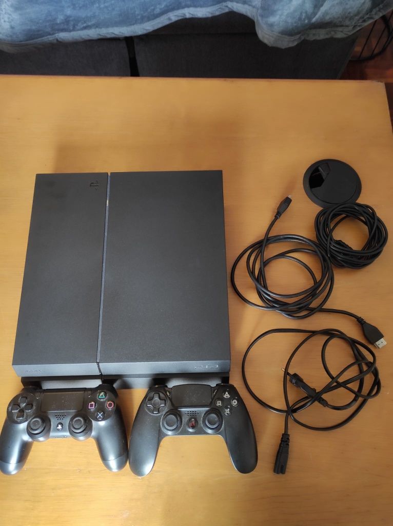 Playstation 4, 2 comandos e 15 Jogos