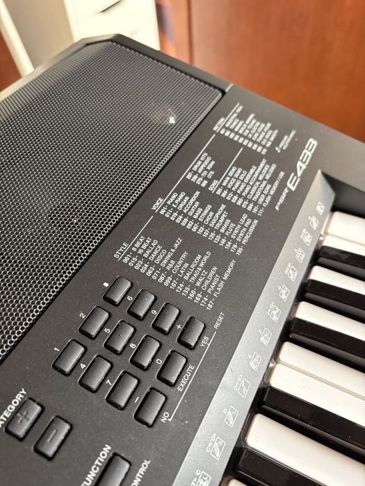 Keyboard YAMAHA E433