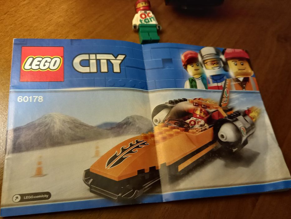 Lego CITY samochód wyścigowy 60178