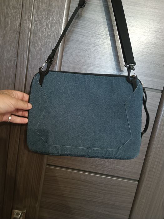 Сумка - чехол STM Australia для нетбука, планшета, документов.