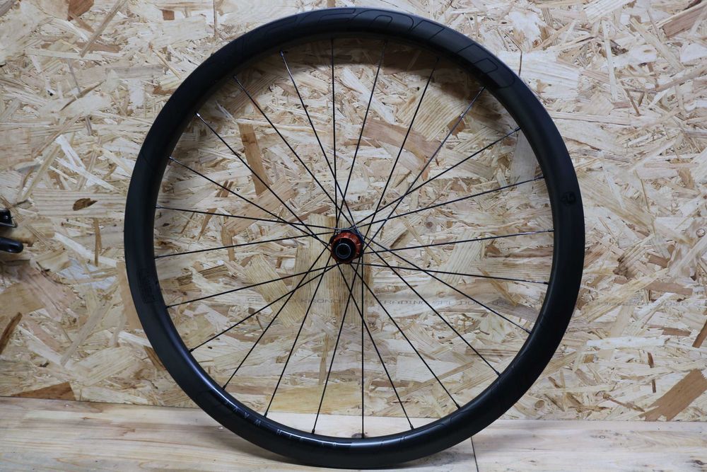 Bicicleta Rodas disco carbono 9th Wave Avalon 38 - Cubos DT Swiss 180