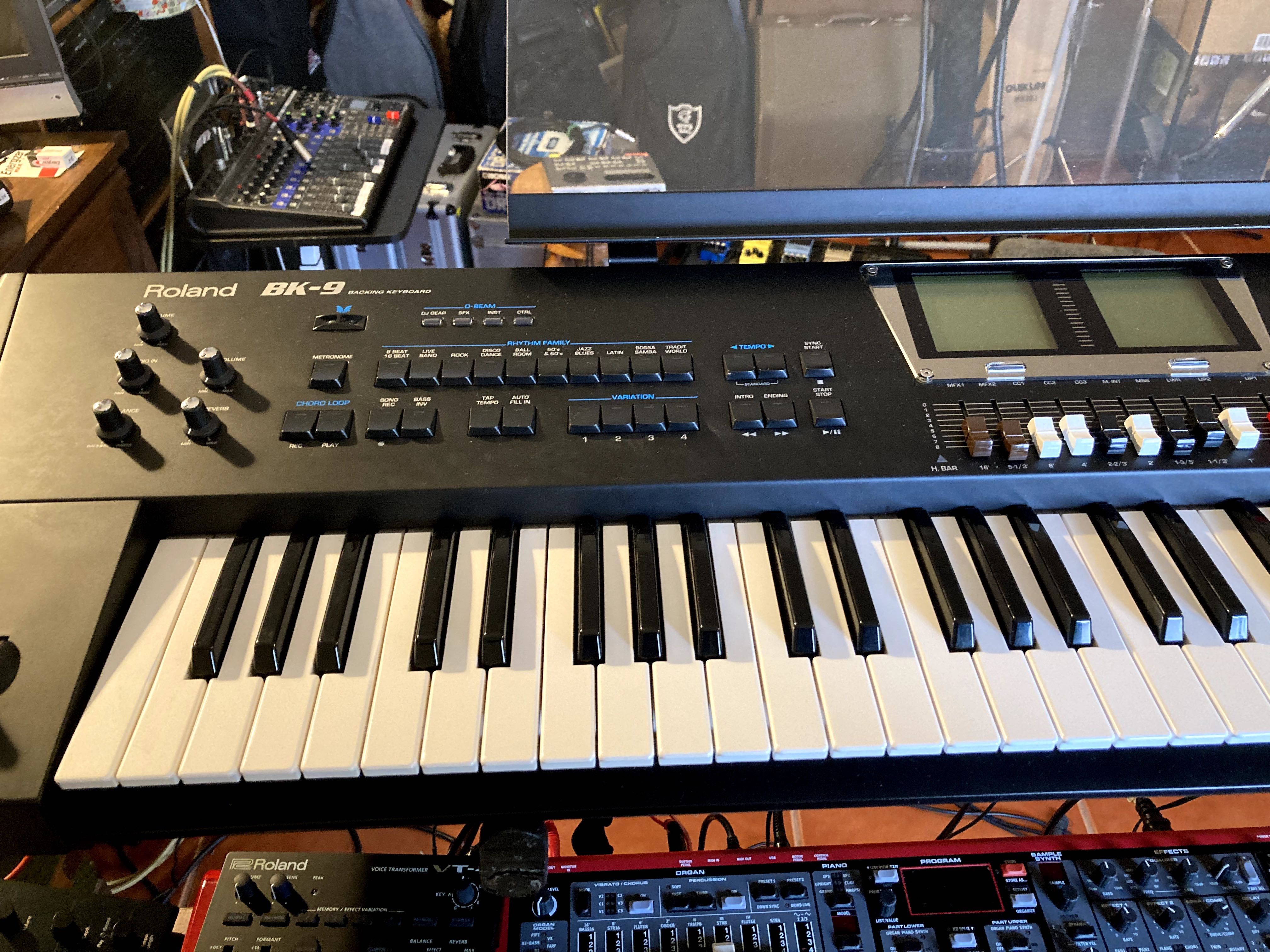Vendo teclado  Roland BK9 com saco Roland