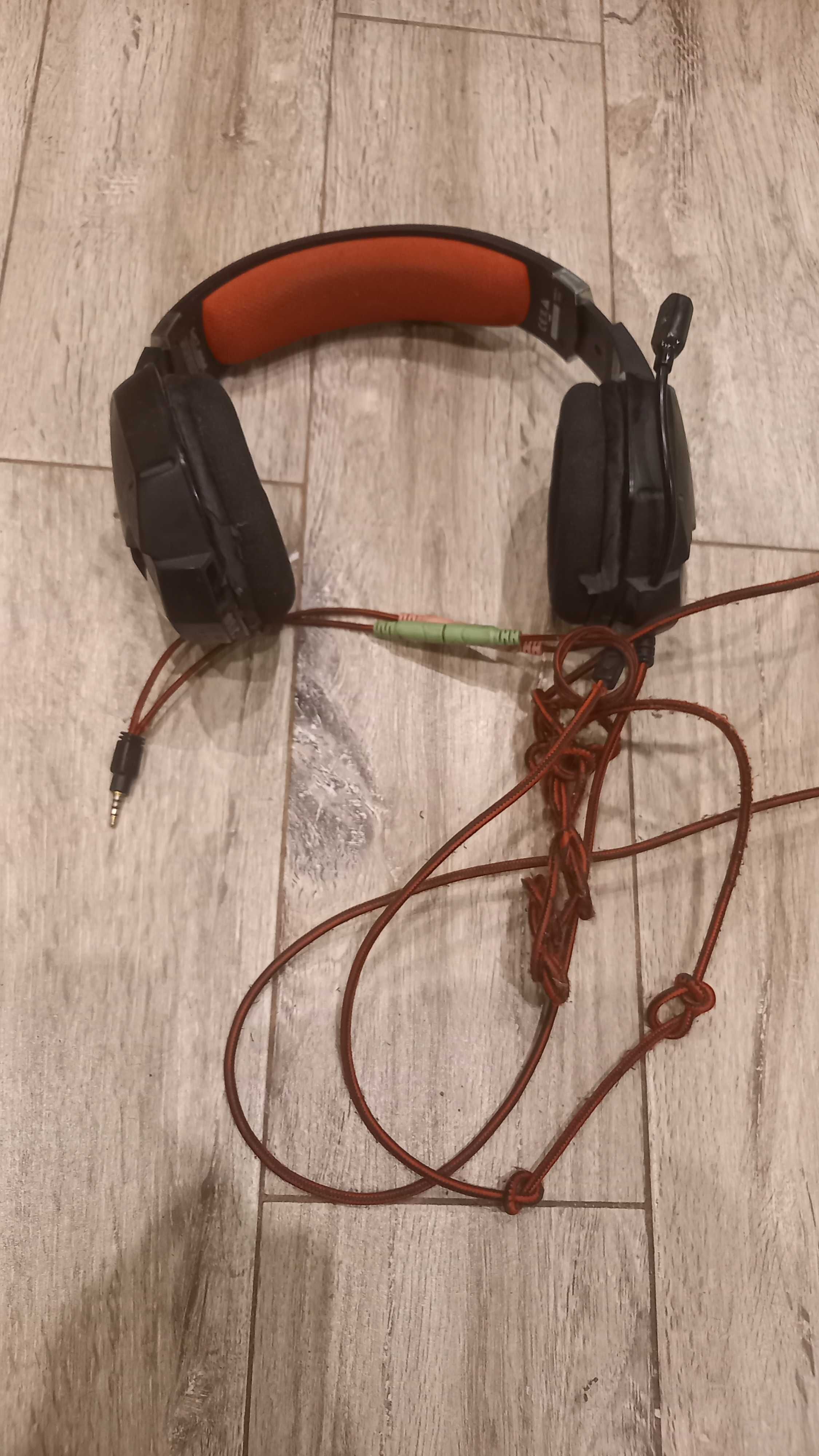 słuchawki gamingowe z mikrofonem czarno czerwone obudowa