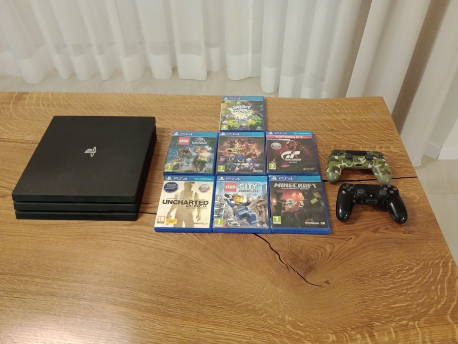 SONY PS4 Pro 1TB + dwa pady