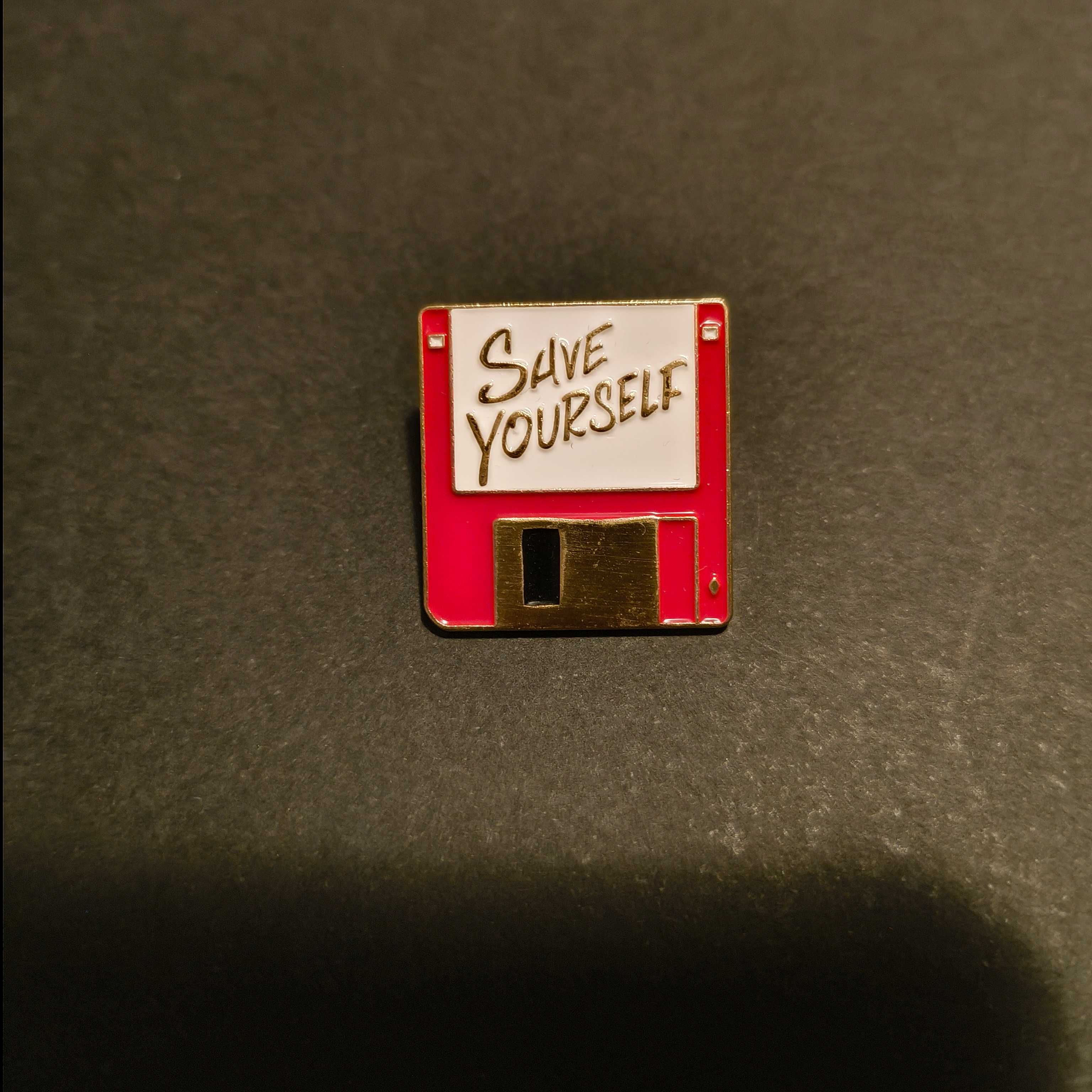 Pin Disquete Save Yourself