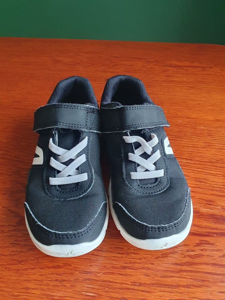 Buty sportowe, adidasy czarne r. 30