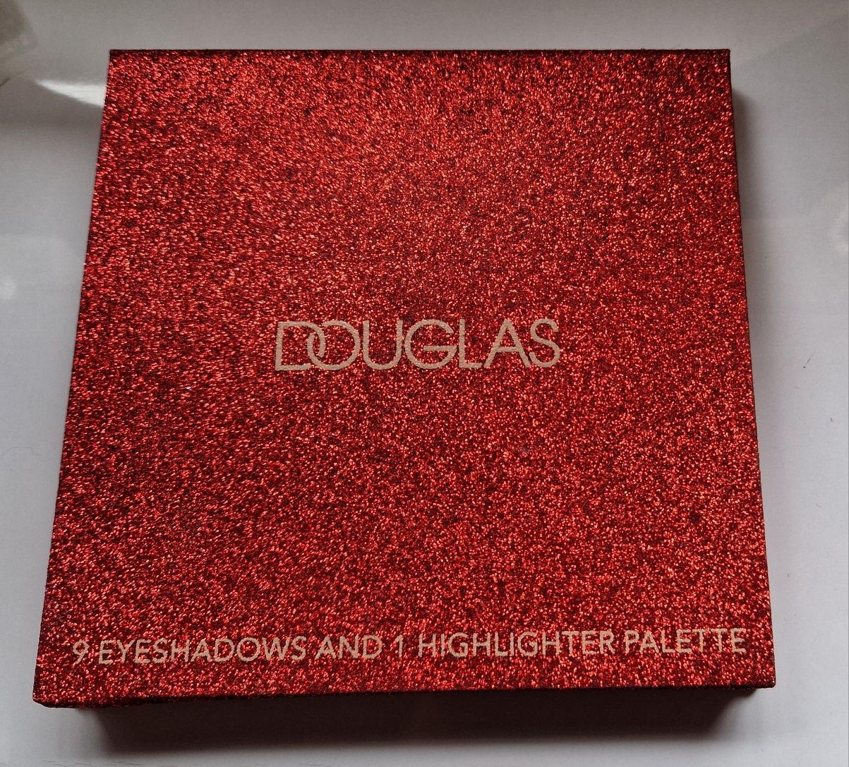 Douglas Goergous Pallette paletka 9 cieni do powiek + rozświetlacz