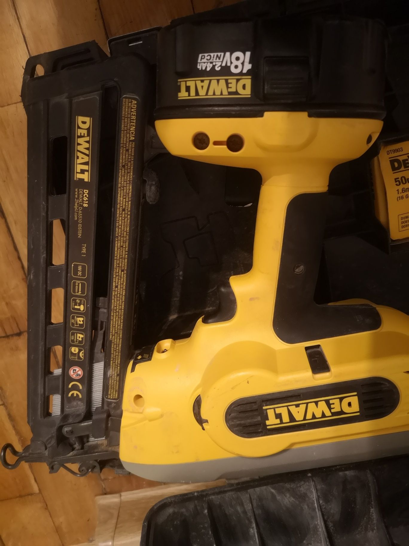 Gwoździarka DeWALT DC618 jak nowa