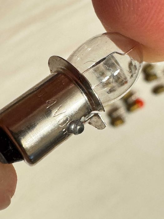 Małe żarówki żaróweczki do latarek, zabawek PRL - 19 sztuk w komplecie