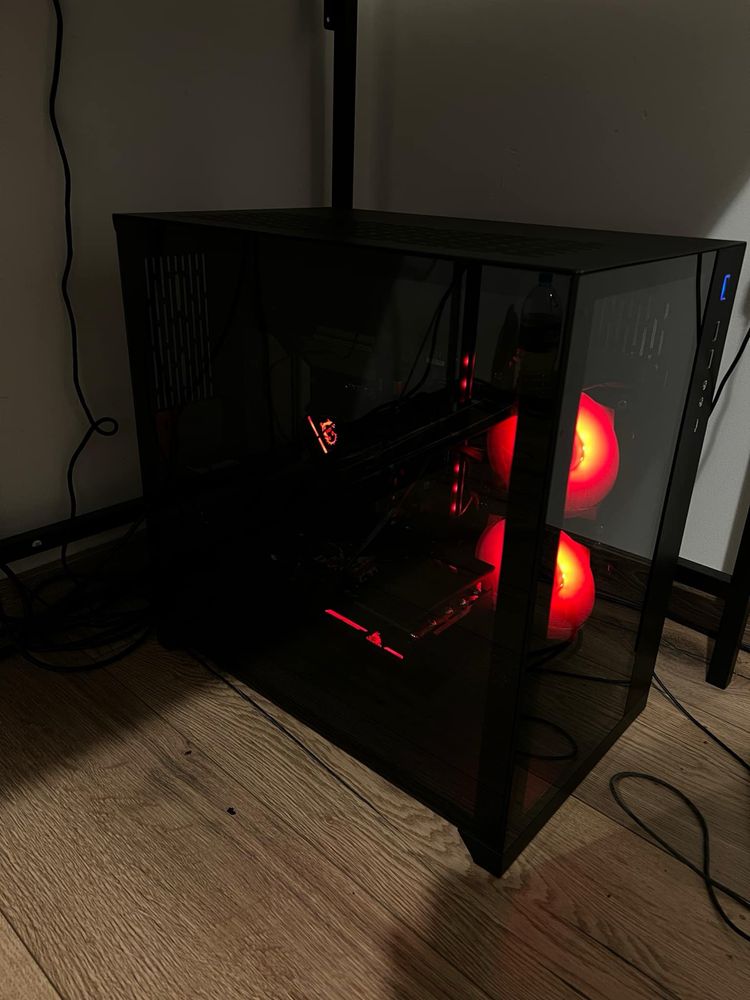Komputer Gamingowy (akwarium do gier RGB)