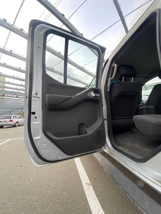 Nissan Navara • 2.5 Diesel • Повний привід • Свіжепригнана