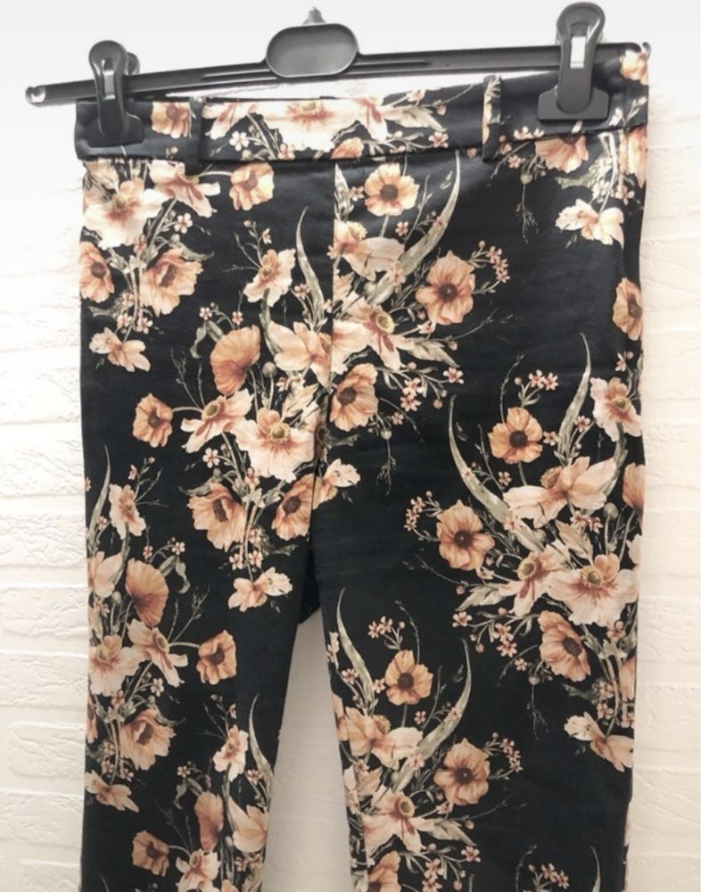 Spodnie w kwiaty H&M