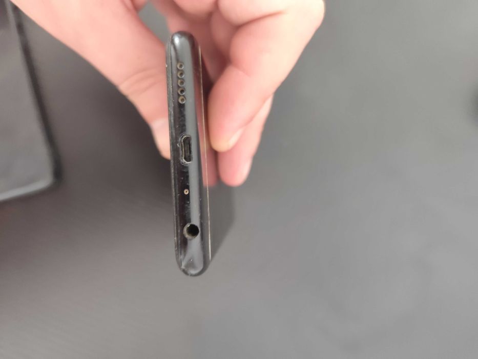 Продам телефон Huawei fig-lx1 P smart