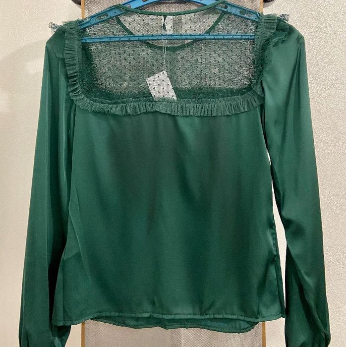 Стильна легка смарагдова 42 розмір