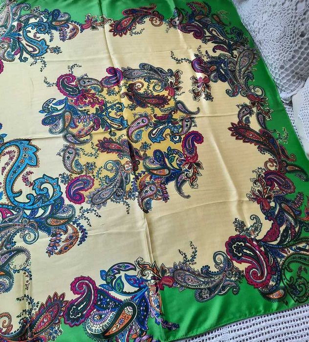 Bona Ventu Jedwab Ideał wzory paisley zielona apaszka chustka jedwabna